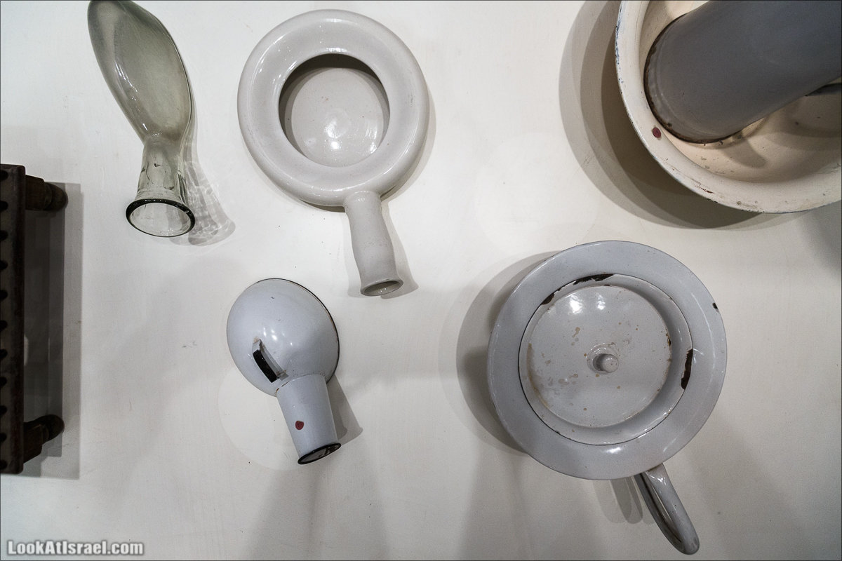 Менахемия - Козья Ферма Аз Из и медицинский музей Бейт ха-Рофе | Menahemia - As Is farm and medical museum | LookAtIsrael.com - Фото путешествия по Израилю | מנחמיה - חוות עז עיז ובית הרופא