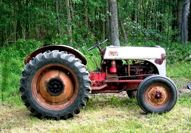 [Ford_8N_tractor%252C_side_view%255B2%255D.jpg]