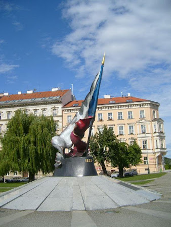 Imagini Cehia: Monumentul steagului Cehiei din Praga