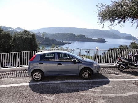 01. Masina inchiriata in Corfu.JPG