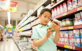 Lạm dụng thực phẩm chức năng ngoại, có nguy cơ gây hại cho trẻ. Lạm dụng thực phẩm chức năng ngoại, có nguy cơ gây hại cho trẻ.