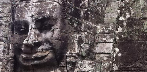 Будда с пририсованным ромбом в Байоне