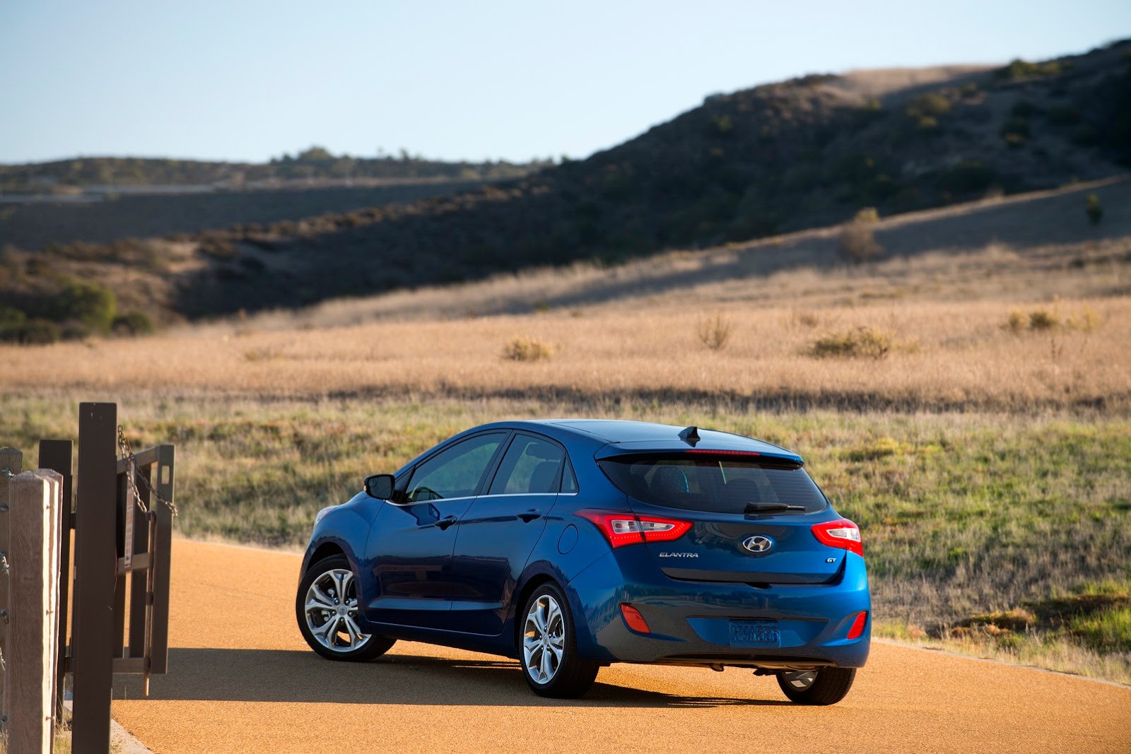 [2014-Hyundai-Elantra-GT-E_05%255B2%255D.jpg]