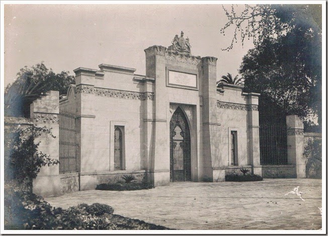 1930 ca Puerta del Cementerio Britaìnico de Valencia.