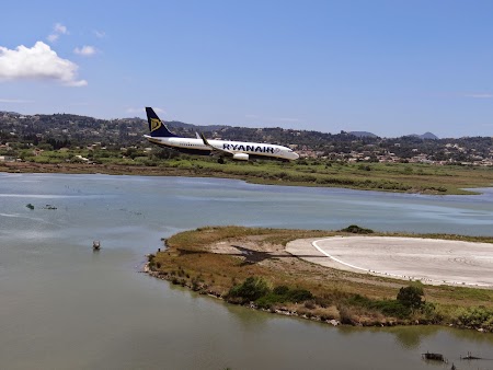 16. Ryanair aterizeaza la Corfu.JPG