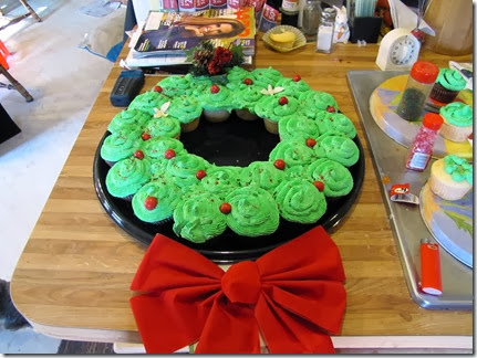 Christmascupcakes12-27-13a