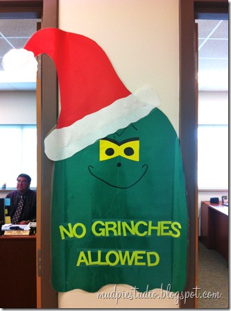 Grinch bulletin board idea from mudpiereviews.blogspot.com #holiday #Christmas #school