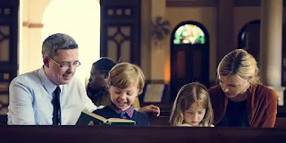 7 ích lợi của việc đến nhà thờ dâng lễ - Là dịp để hát ca
