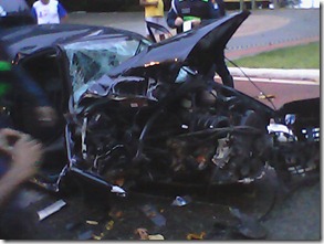 VEÍCULO DESTRUIDO NA AV. BEIRA MAR (1)