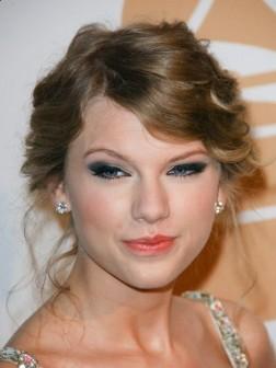 Taylor Swift Elegant Short Hairstyle for 2013