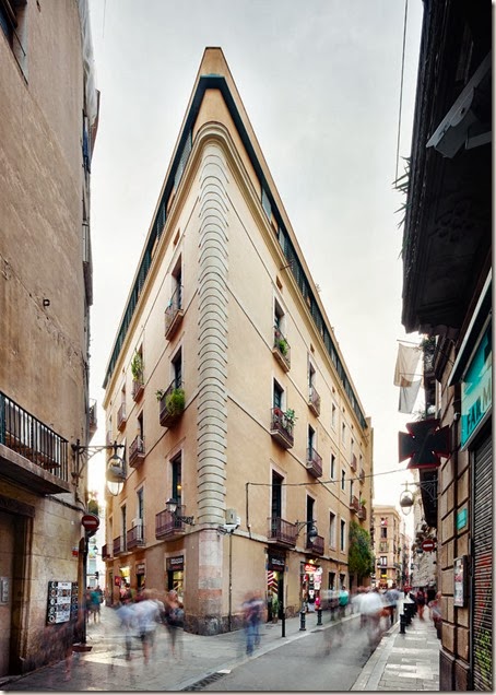16-Carrer-Avinyo-David-Kohn-Architects-Barcelona-photo-Jose-Hevia-Blach-yatzer