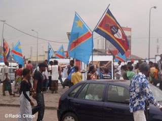 Le rond-point Victoire en plein centre de Kinshasa paré aux couleurs du cinquantenaire