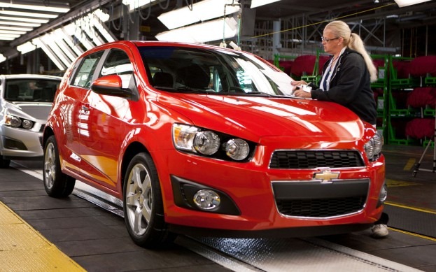 [2012-Chevrolet-Sonic-hatch-front-three-quarter-assembly-line-623x389%255B2%255D.jpg]