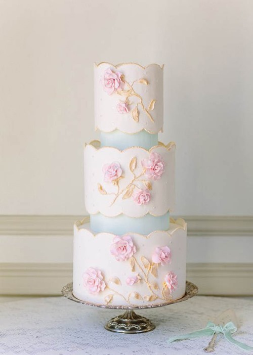 scalloped-edge-wedding-cake