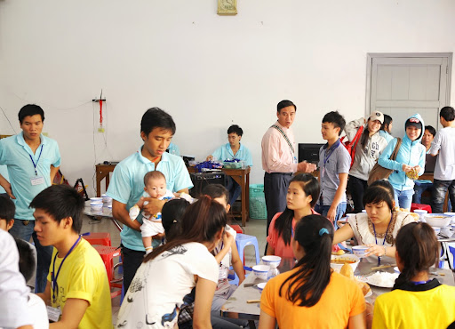 Bữa cơm trưa của các thí sinh còn ở lại