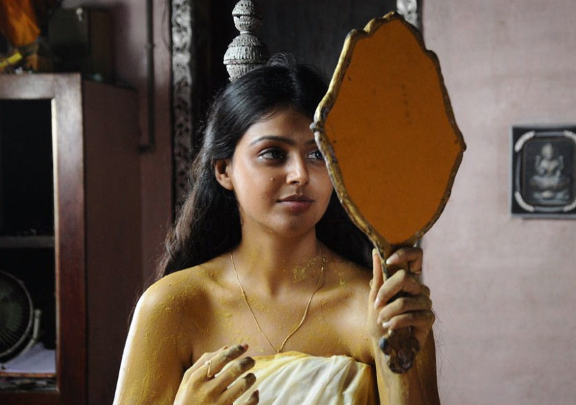 [Monal_gajjar_hot_in_halfdress_still1%255B7%255D.jpg]