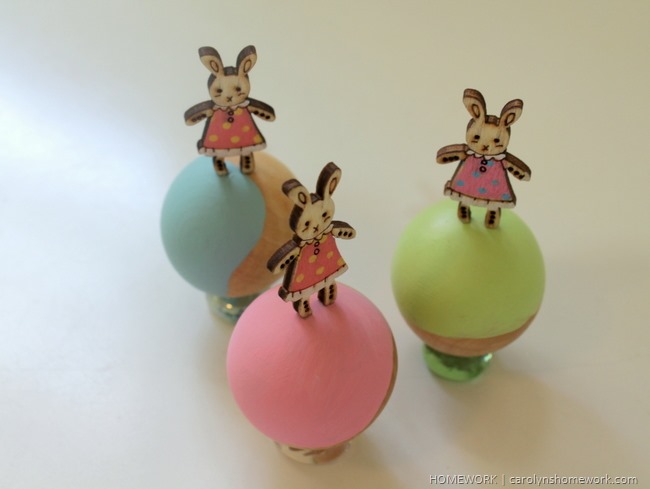 Easter Bunny Kid's Table Decor via homework | carolynshomework.com