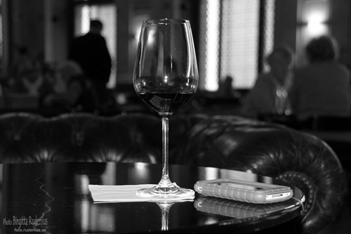 bw_20111010_wineglass
