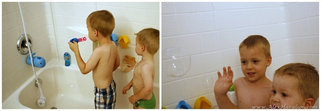 [blowing-bubbles-in-the-bath-tub3.jpg]