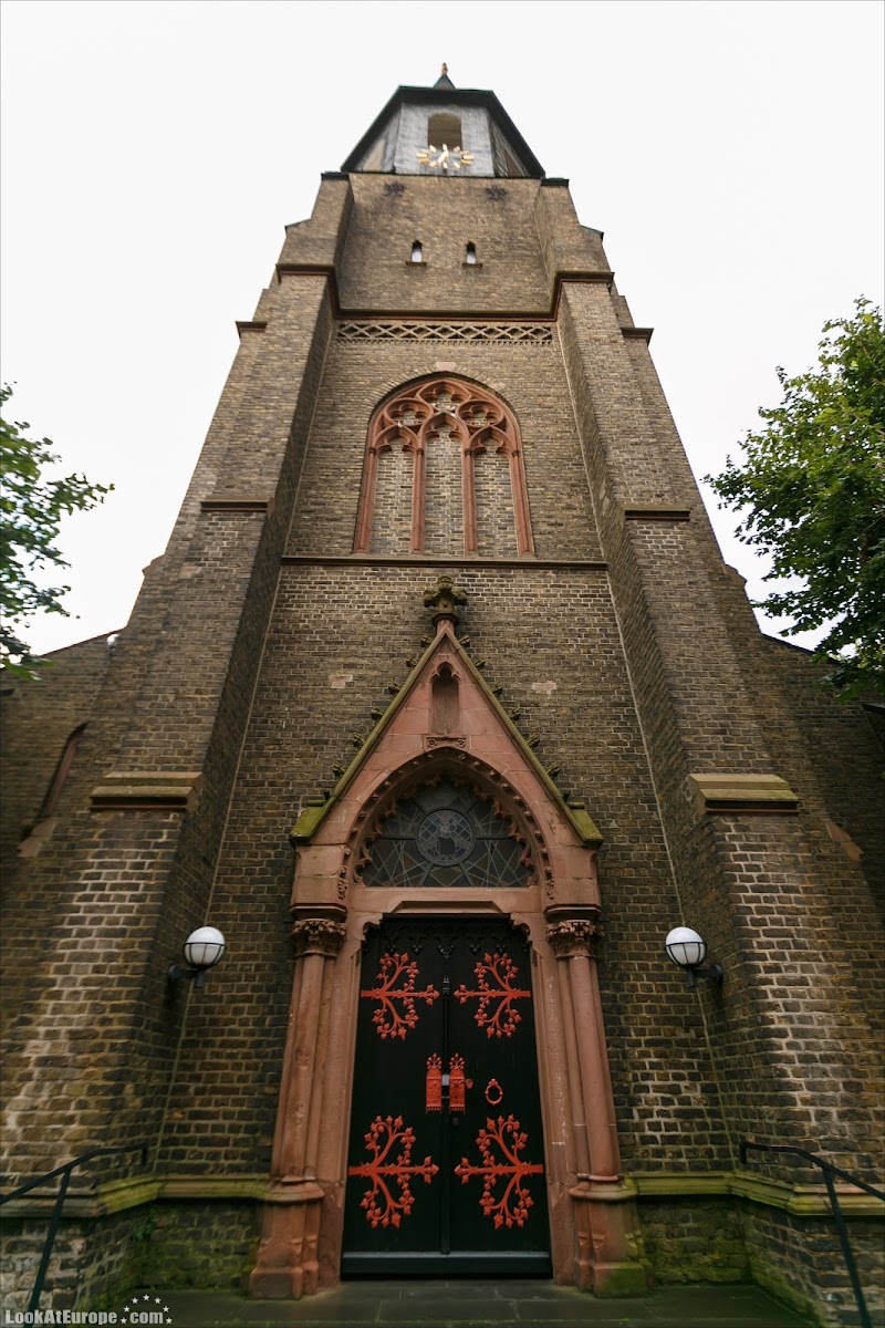 LookAtEurope.com | Европейские фото путешествия. Германия, Дормаген. Крепость-таможня Цонс,неоготическая церковь Святого Мартина | Germany, Dormagen Zons