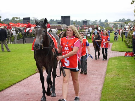 race 5_girl in flight 1