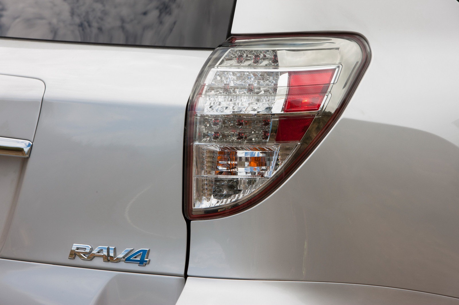 [Toyota-RAV4-EV-3%255B2%255D.jpg]