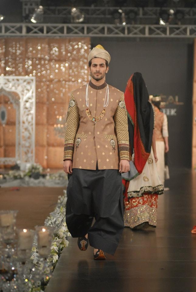 [Ali-Xeeshan-bridal-2012-in-PFDC-LOreal-Paris-Bridal-Week-16.jpg]