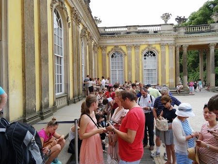 Coada la intrarea in Sanssouci