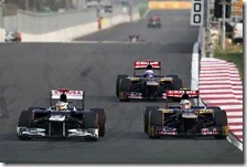 Le Toro Rosso in lotta con Maldonado nel gran premio della Corea 2012