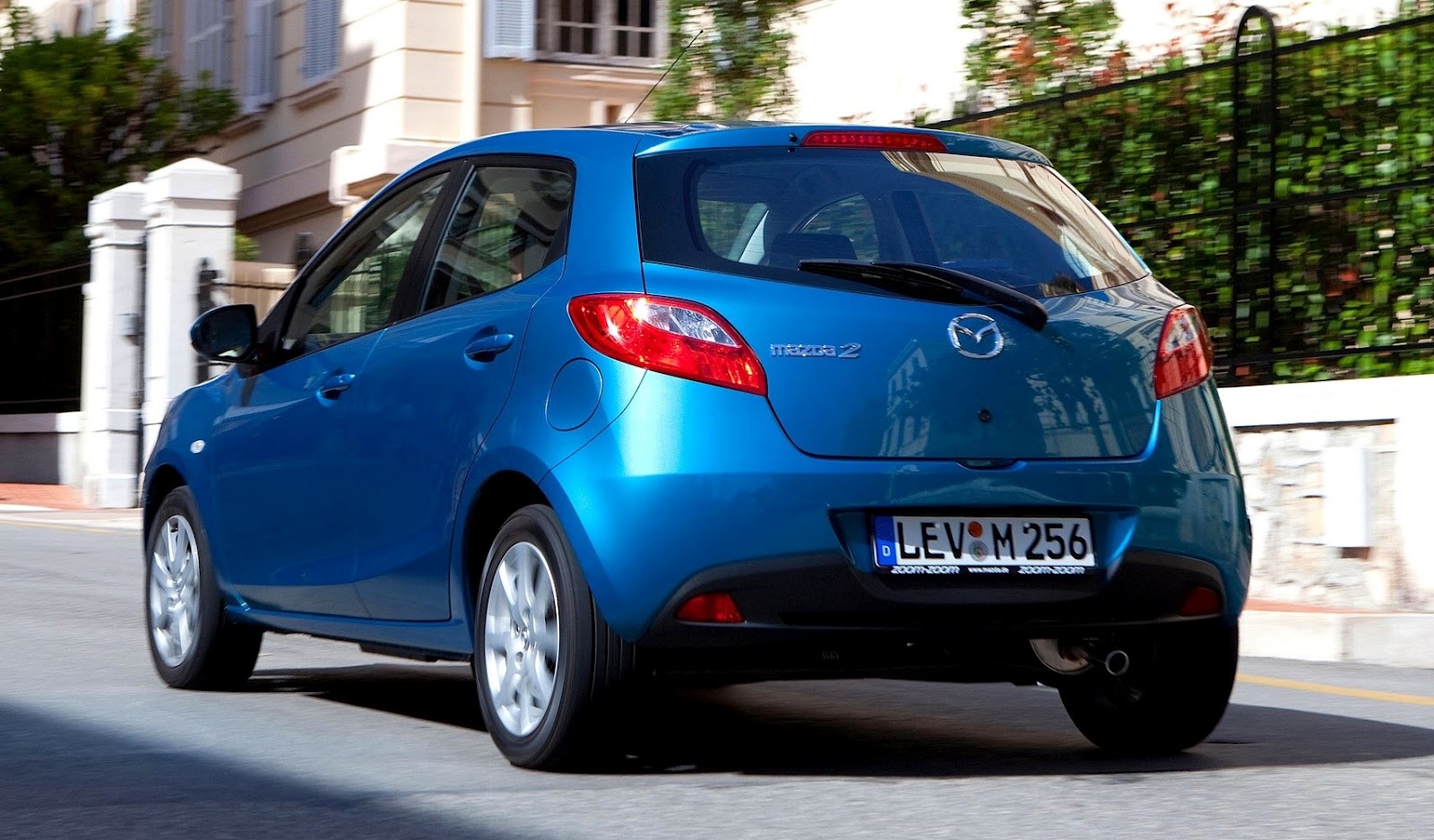 [autowp.ru_mazda_2_5-door_40%255B2%255D.jpg]