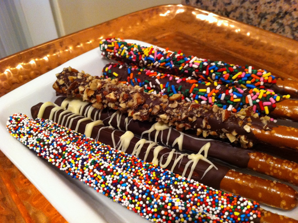 [Pretzels-chocolate-covered-and-decorated%255B5%255D.jpg]