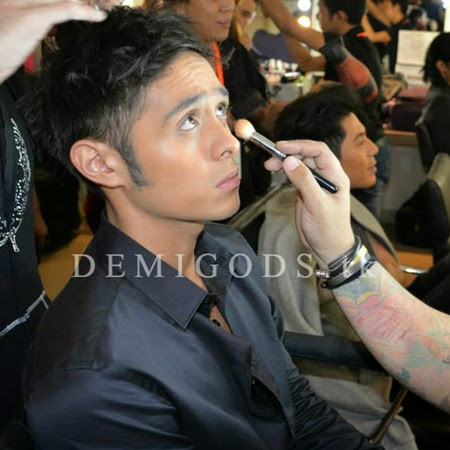 Bench The Naked Truth backstage Martin del Rosario
