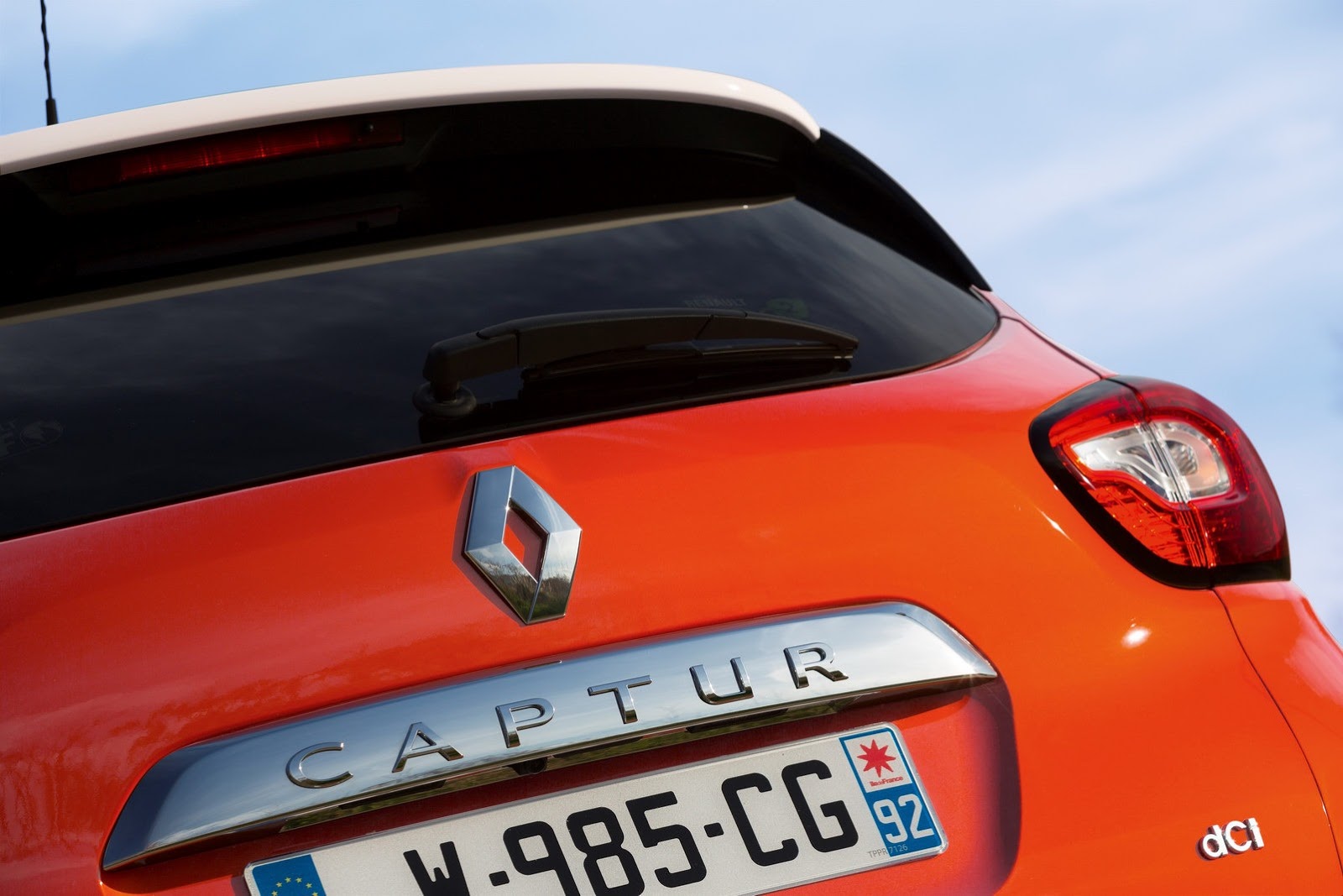 2014-Renault-Captur-35.jpg