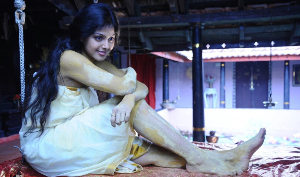 [Monal_gajjar_hot_in_halfdress_still%255B6%255D.jpg]