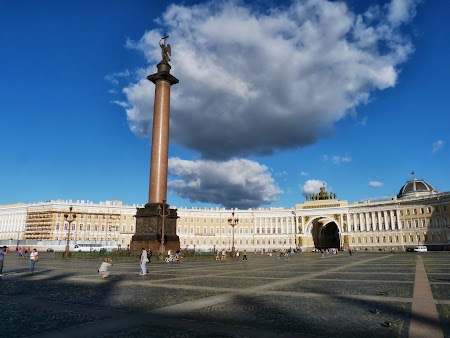 Obiective turistice St. Petersburg: Piata Senatului