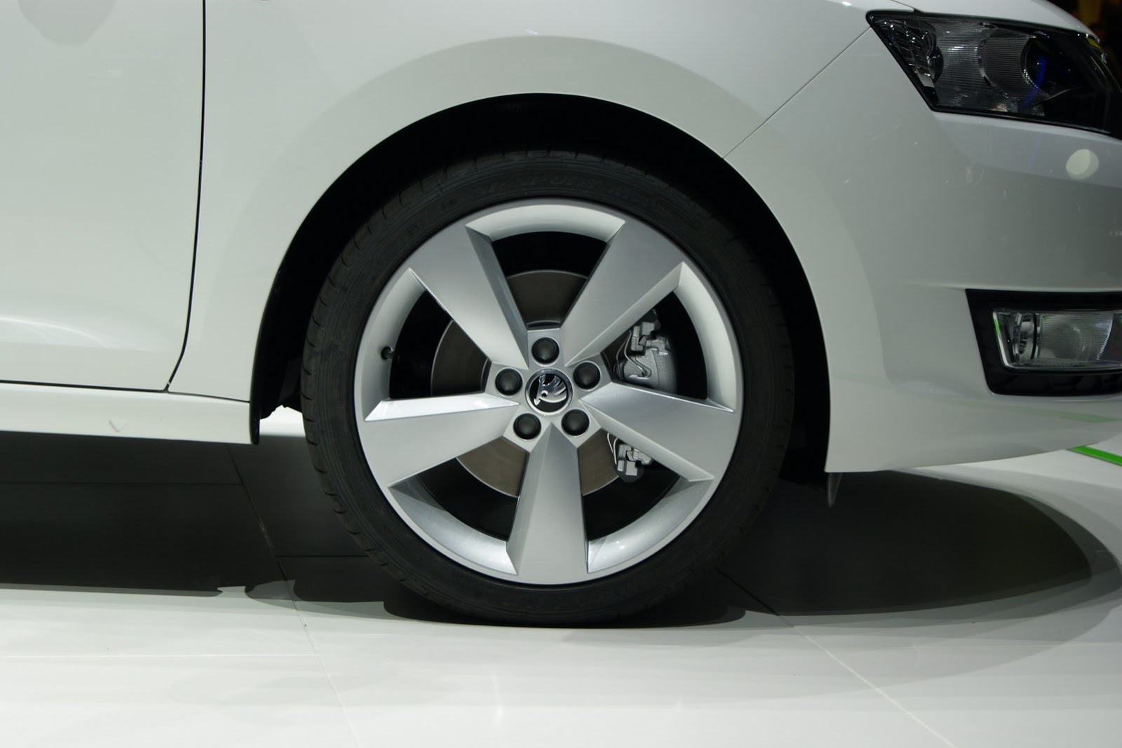[2014-Skoda-Rapid-Sportback-17%255B2%255D.jpg]