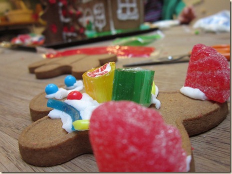 12-24 Gingerbread house 8