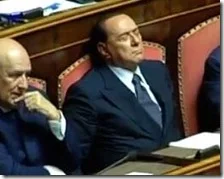 Silvio Berlusconi dorme al Senato