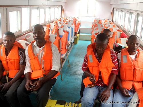 RDC: le port du gilet de sauvetage désormais obligatoire sur toutes les  embarcations | Radio Okapi