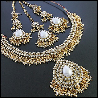 White diamond  necklace set