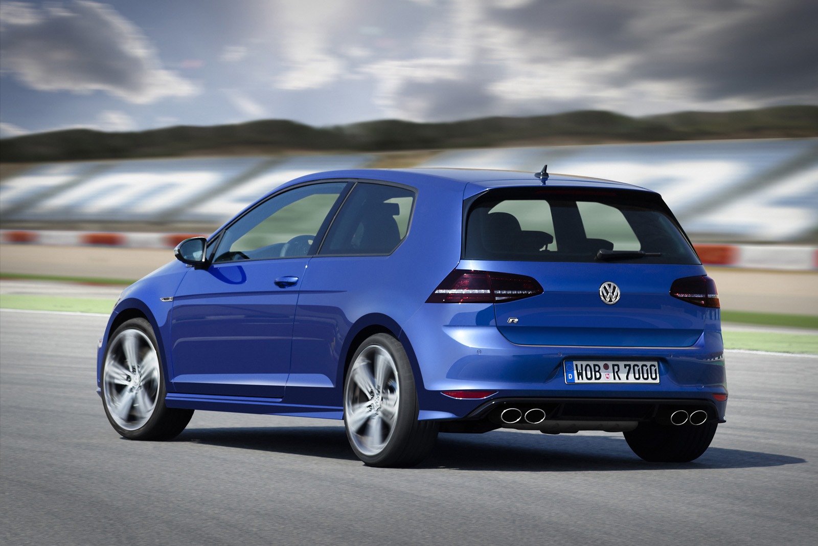 [2015-VW-Golf-R-73.jpg]