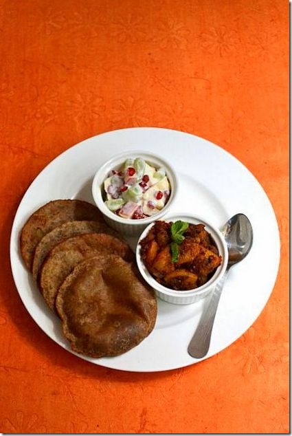 Easy-Fasting-Aloo-Sabji-Singhara-Puri-Navratri-Vrat-Recipes (2)