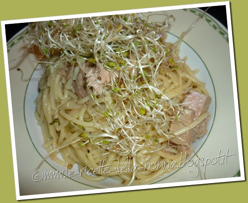 Spaghetti con tonno sott'olio e germogli misti (7)