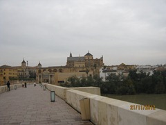 Древний мост к Мечеть-собору (Мескита) (Mezquita). Кордоба