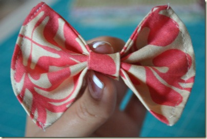 Fabric Bows and More: How To Make A Simple Bow by Pink Stitches