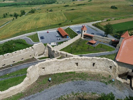 Fortificatii sasesti in Transilvania: cetatea Rupea si noile amenajari