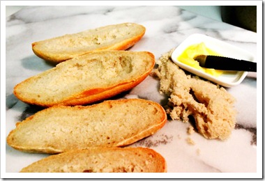 Mexican Molletes Recipe | step by step instructions with photos of the process. Mexican Molletes Recipe | step by step instructions with photos of the process.