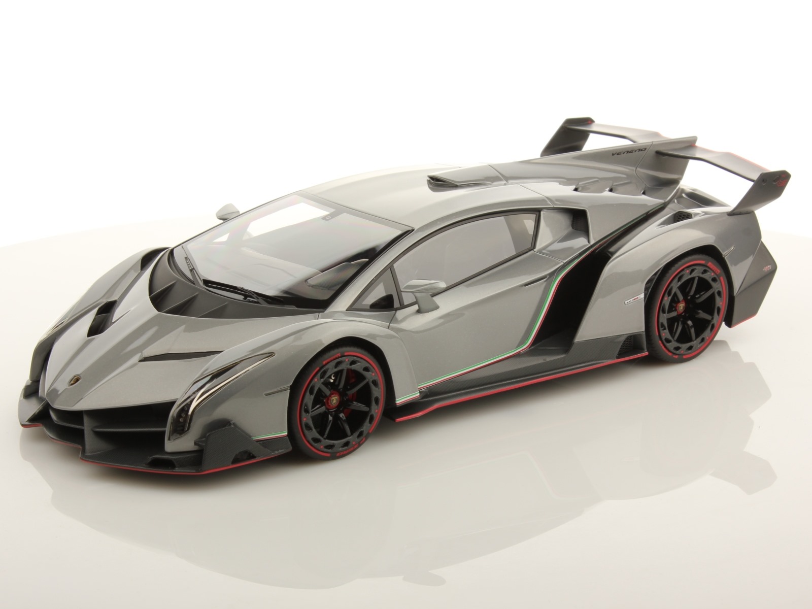 [Lamborghini-Veneno-Scale-Model-2_1%255B2%255D.jpg]