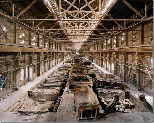 Old Factories #9 - abandoned factory in China © Edward Burtynsky