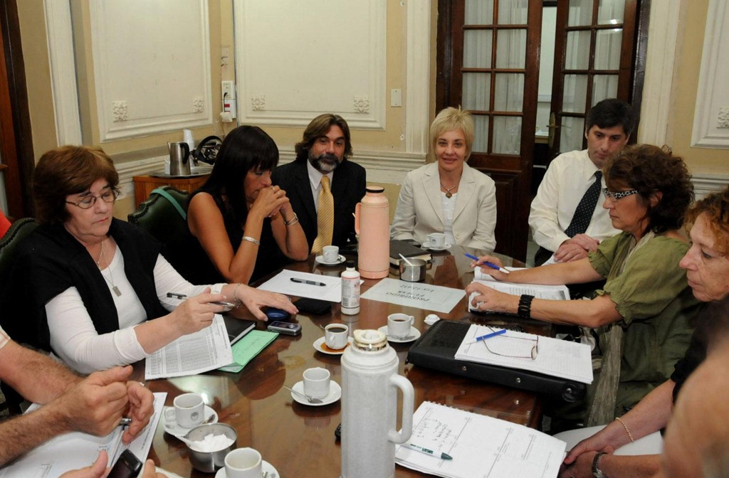 [MENGARELLI-DIR%2520GREMIALES%255B2%255D.jpg]